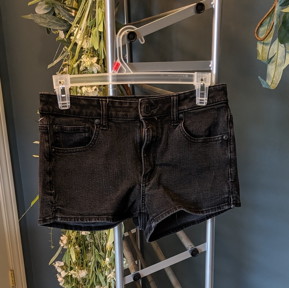 American Eagle hi-rise shortie shorts in black
